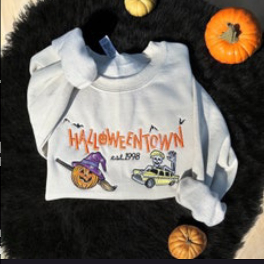Halloweentown size M sweatshirt! BRAND NEW!